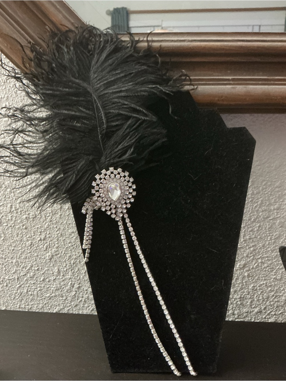 Great Gatsby 1920s Black Feather Rhinestone Brooch Hair Clip . Amazing find!